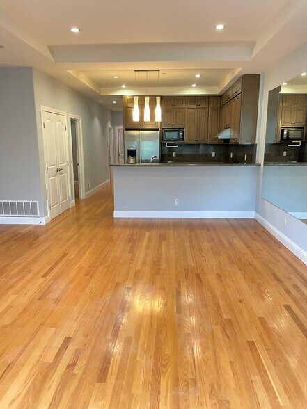 Primary Photo - 1358 24th Ave