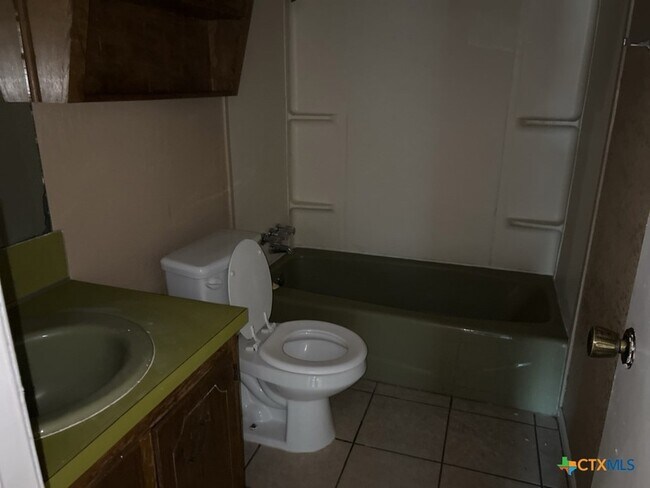 Building Photo - 2404 Carnation Dr