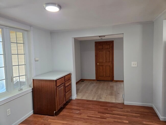 Building Photo - 45 Oak St