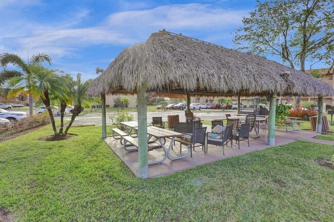 Building Photo - 6850 Royal Palm Blvd