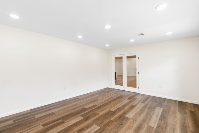 Building Photo - 865 N Ulmer St