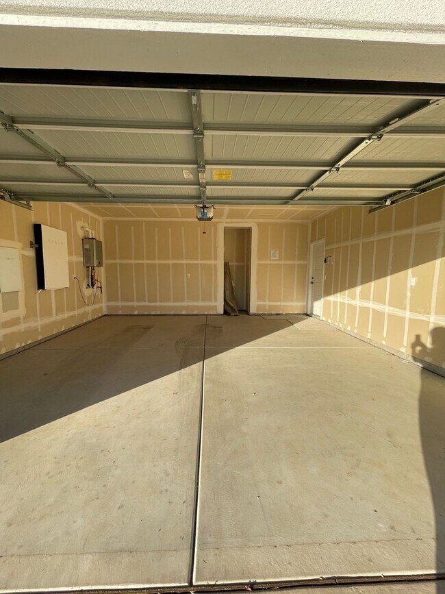 Building Photo - Modern Luxury Living in Madera! $500 OFF FIRST MONTH'S RENT