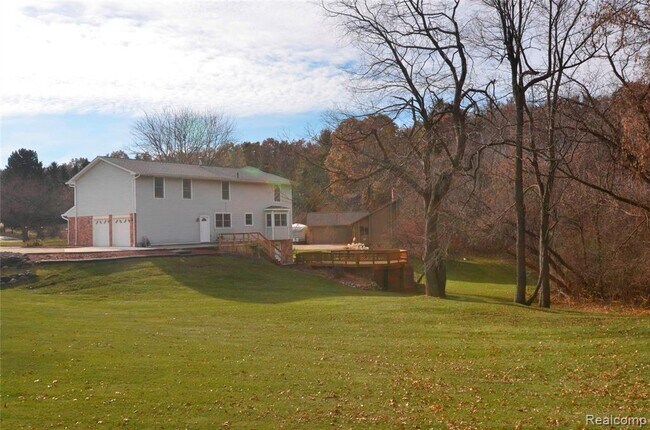 Building Photo - 8152 Fairfield Cir