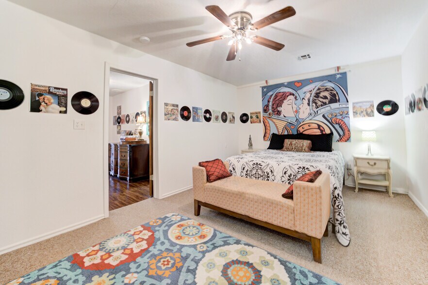 Building Photo - 117 W Harrison Ave