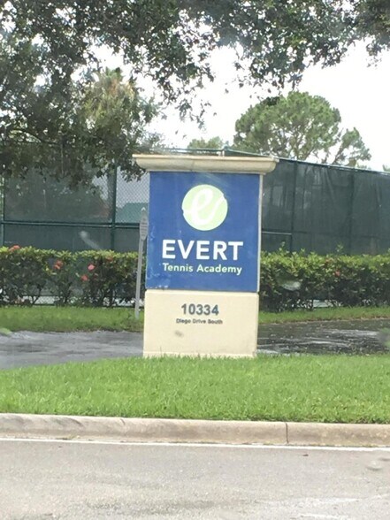 Building Photo - 10253 Via Hibiscus