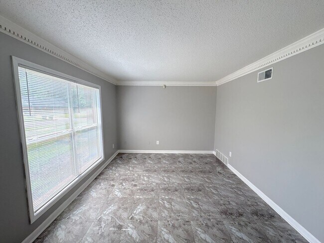 Building Photo - 4316 Springwind Rd