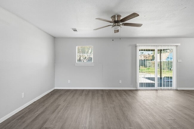 Building Photo - 2721 Ash Park Dr