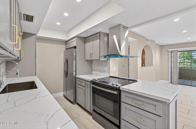 Building Photo - 7557 N Dreamy Draw Dr