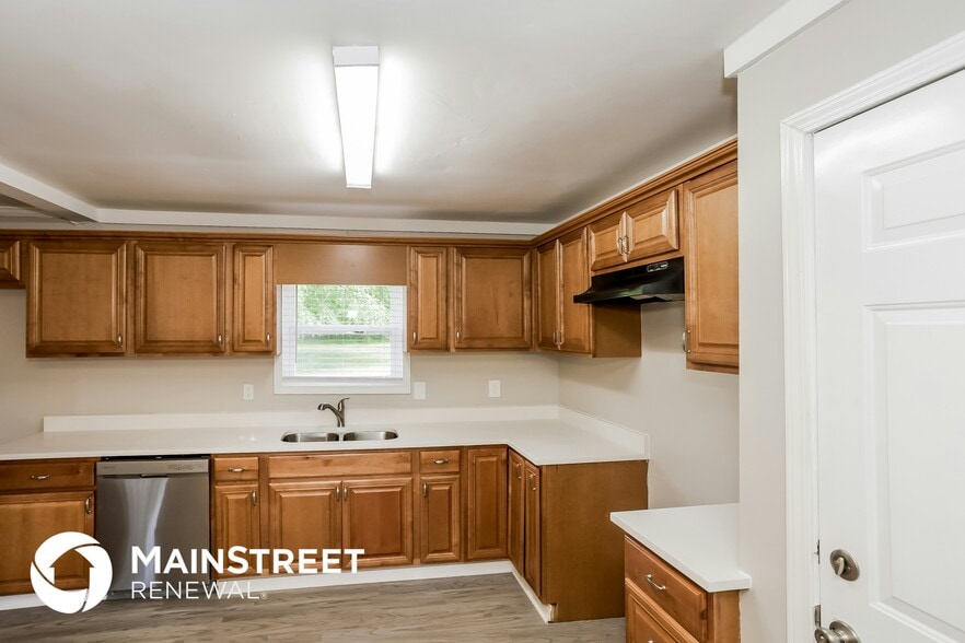 Building Photo - 15 Pine Valley Dr