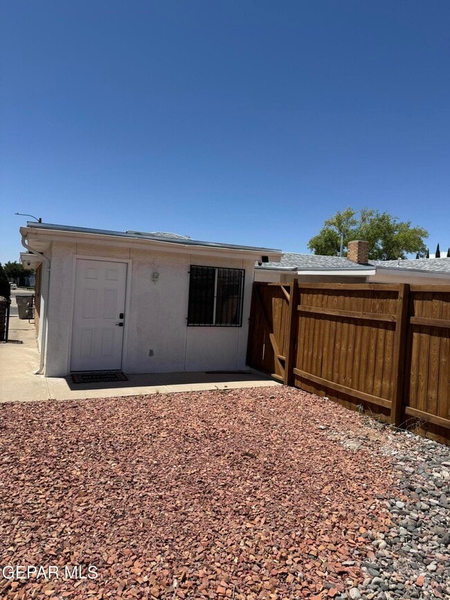 Building Photo - 408 San Blas Dr