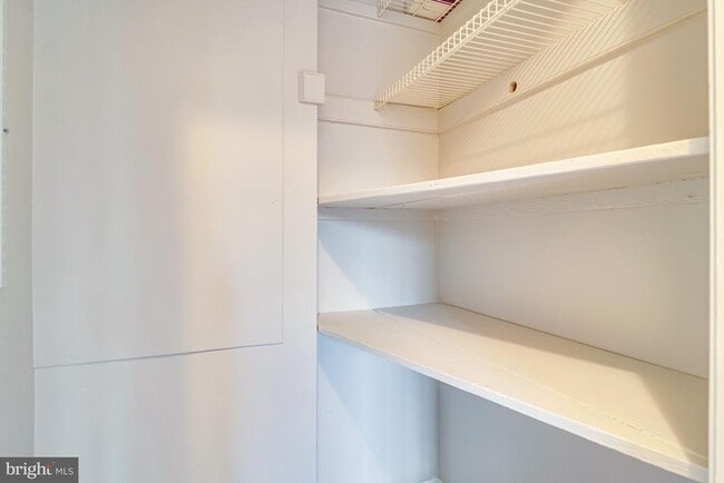 Building Photo - 1708 W Abingdon Dr