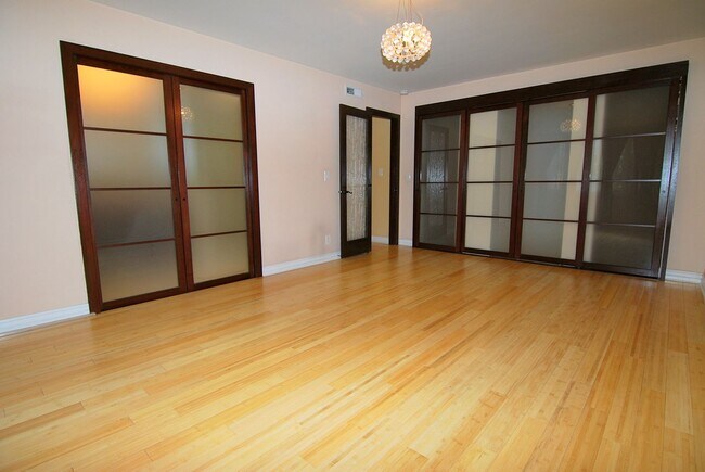 Building Photo - 1174 E Ocean Blvd