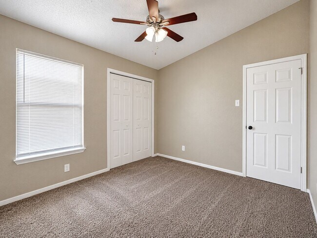 Building Photo - 4-Bedroom Home with Spacious Backyard in Stratford Estates