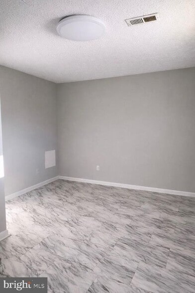 Building Photo - 5501 Woodlawn Manor Ct