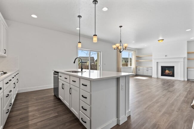 Building Photo - Gorgeous Home in the Perfect Location!