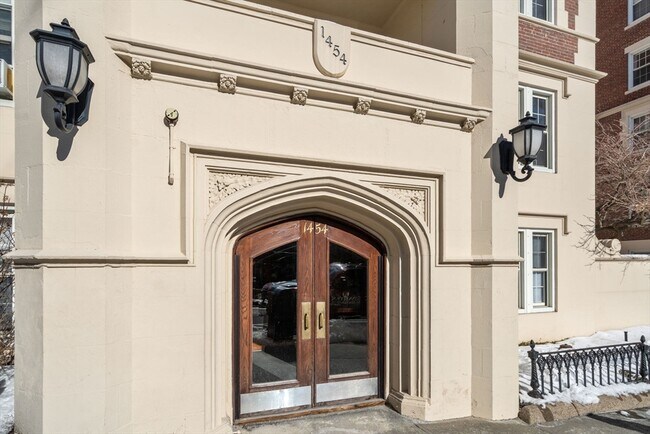 Building Photo - 1450-1454-1454 Beacon St