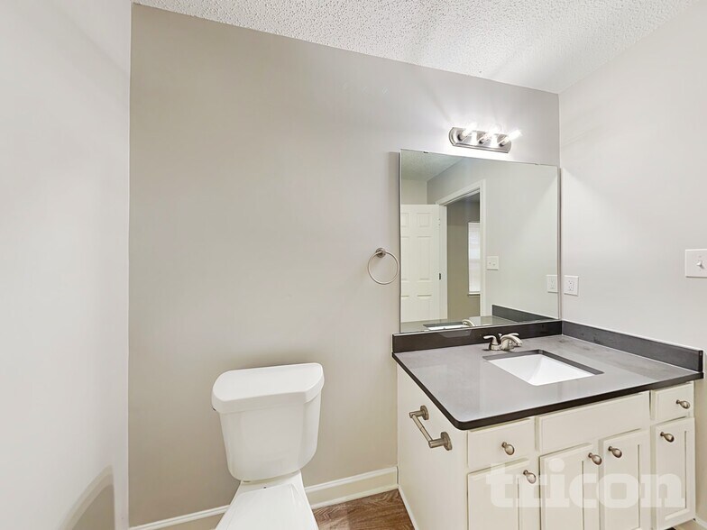 Building Photo - 428 Glencroft Dr