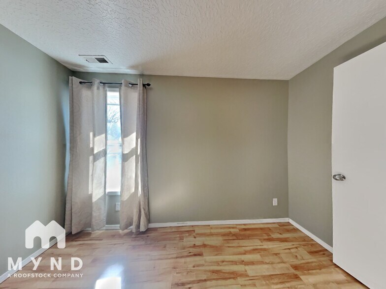Building Photo - 2711 NE 154th Ct