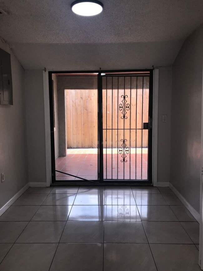 Building Photo - 3 bedroom 2 bath, corner lot