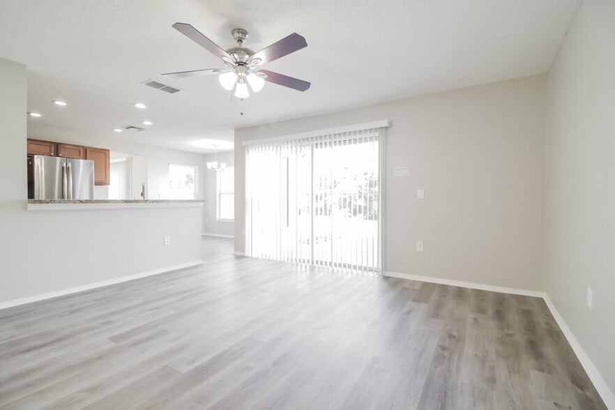 Building Photo - 3220 Fairfield Dr