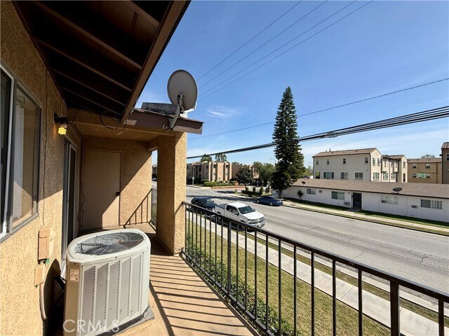 Building Photo - 901 N Dalton Ave