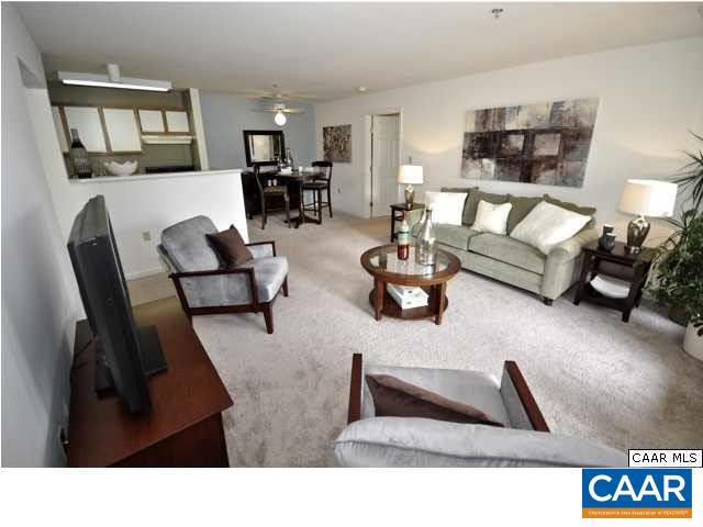 Building Photo - 200 Lake Club Ct