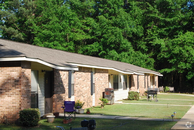 Building Photo - Pinewood Court