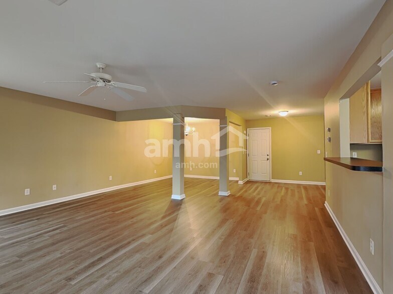 Building Photo - 501 Timber Meadow Lake Dr