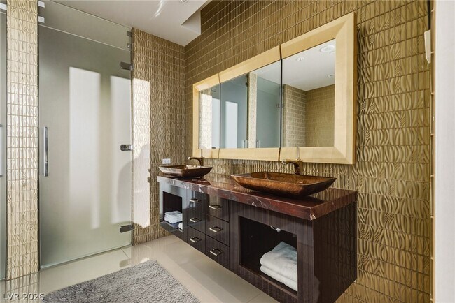 Building Photo - 3750 S Las Vegas Blvd