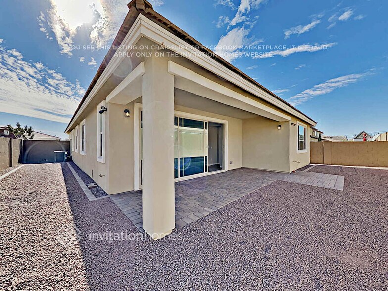 Building Photo - 21040 W Coronado Rd