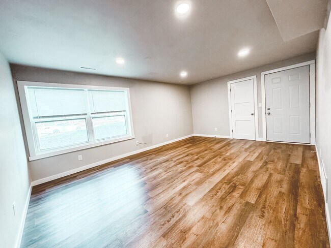 Building Photo - 917 Buena Vista Dr