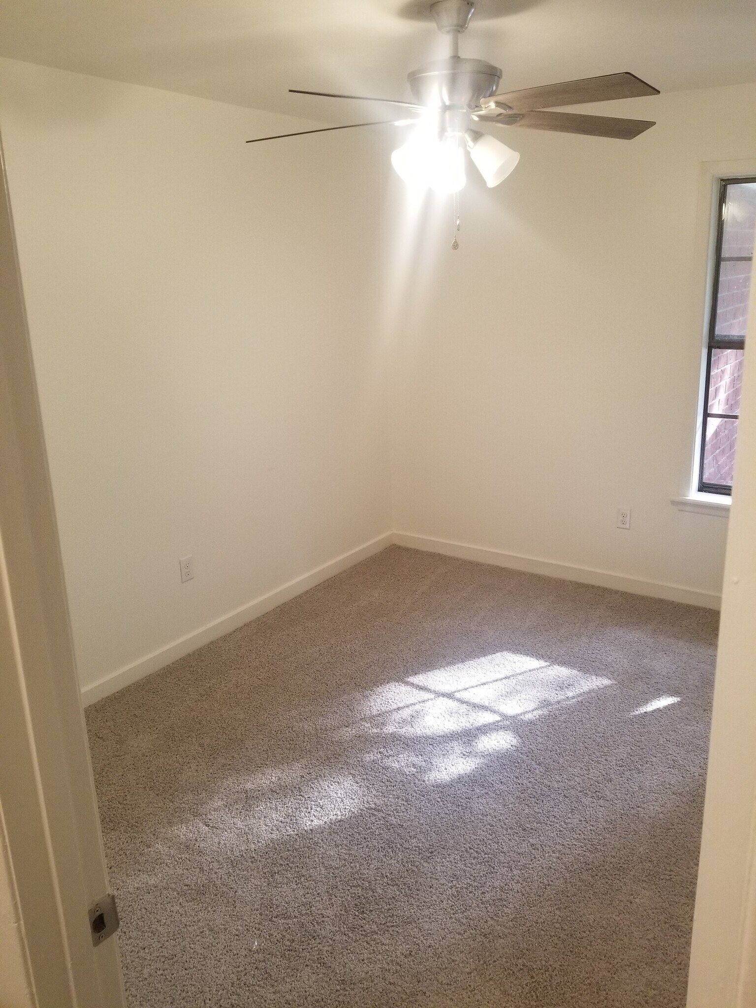 Building Photo - 203 bent creek circle south