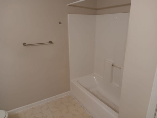 Building Photo - 104 Majestic Dr
