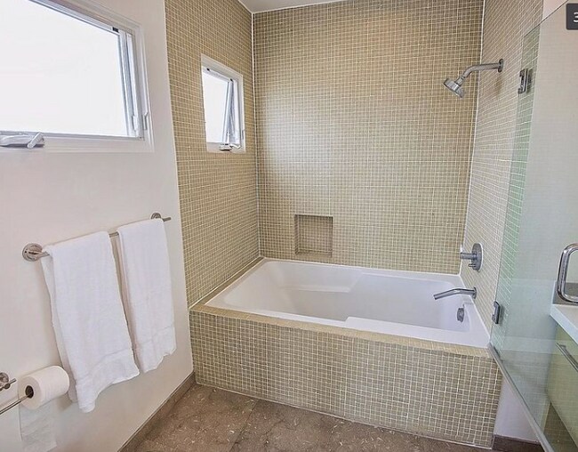 master tub - 141 S Orange Dr