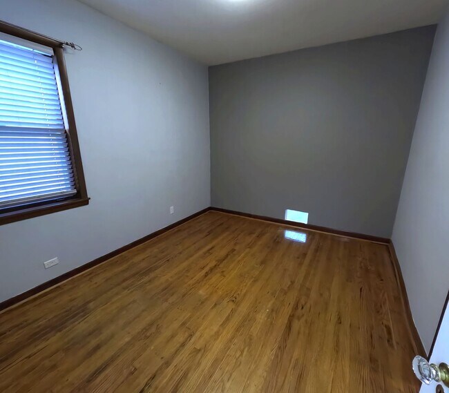 Building Photo - Exceptional single-family near UIC-DePaul ...