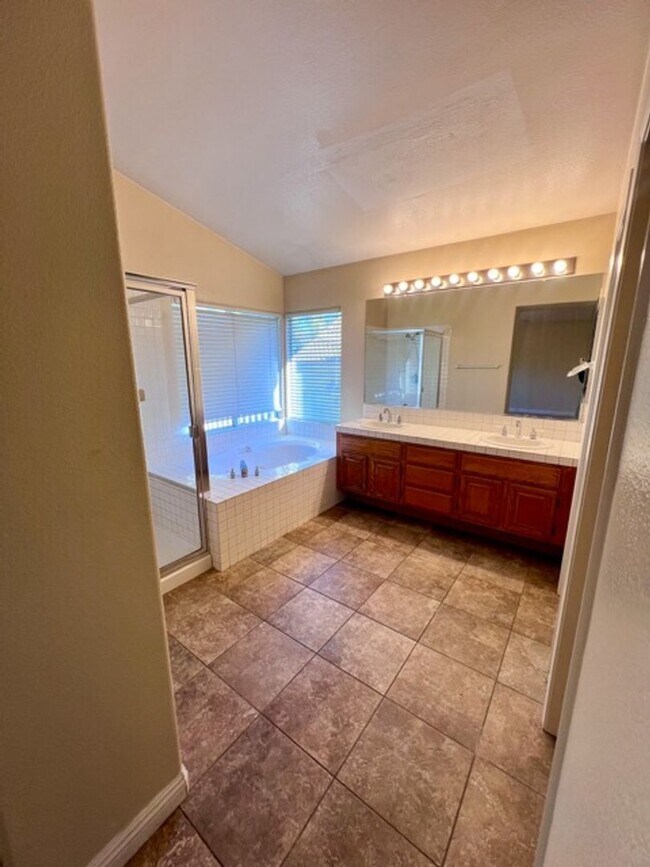 Building Photo - Wonderful 4 bedroom Temecula home for LEASE!