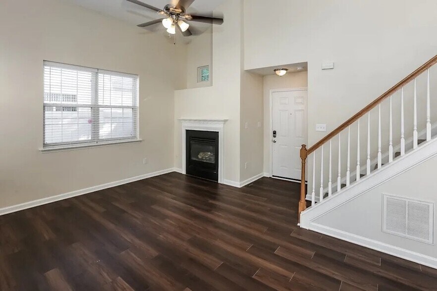 Building Photo - 8611 Meadowmont View Dr