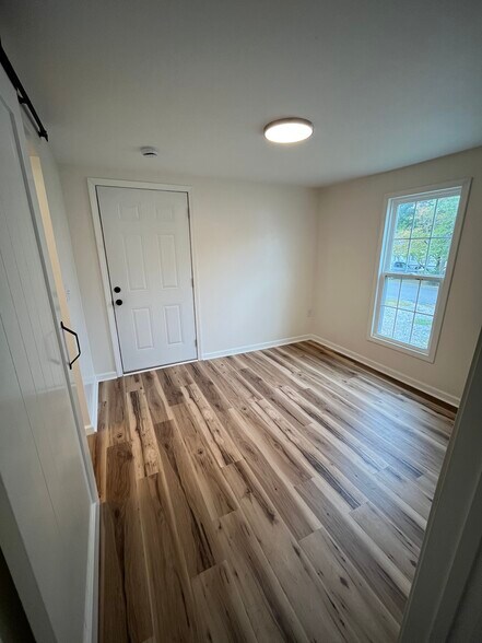 Spacious bedroom - 900 Elm St