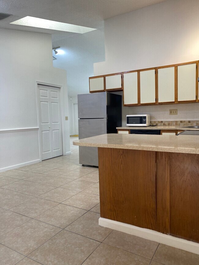 Building Photo - 1098 Crassula Ct