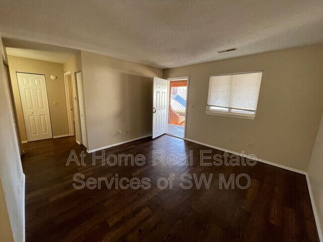 Building Photo - 510 W Scott St