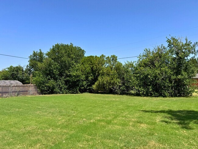 Building Photo - Charming 4 Bed 2 Bath Home in Morningside!
