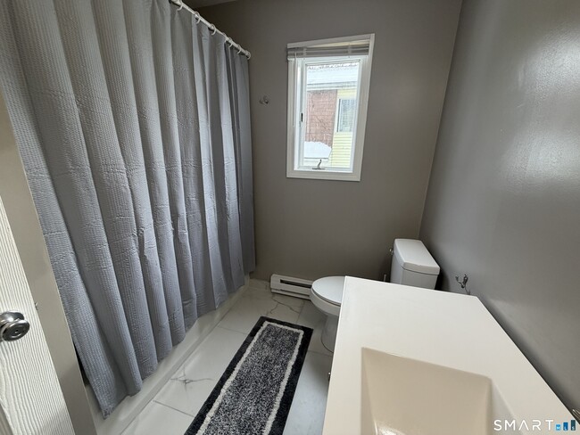 Building Photo - 21 Oak Ave Ext