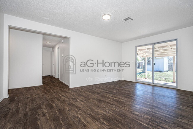 Building Photo - 3920 Dentwood Terrace