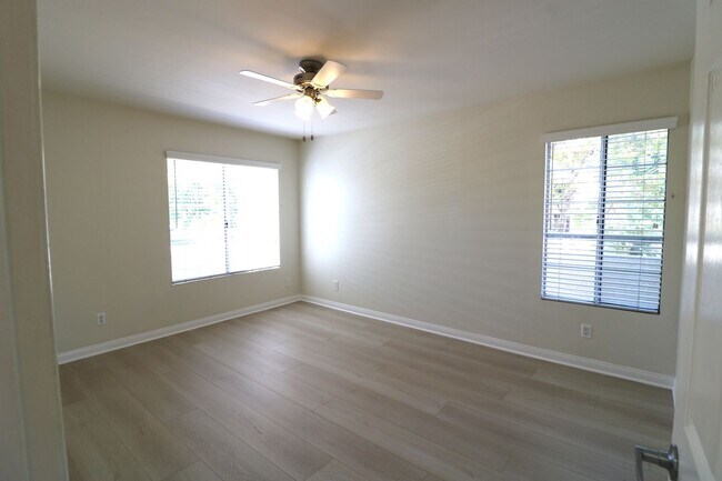 Building Photo - 5545 Canoga Ave