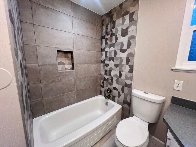 Building Photo - EBN T 14723