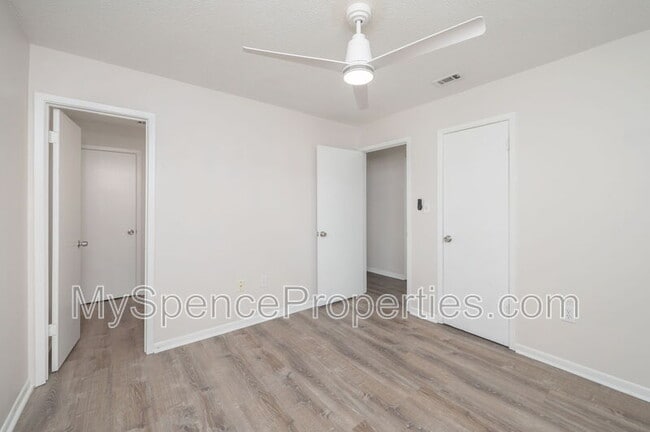 Building Photo - 126 Camellia Pl