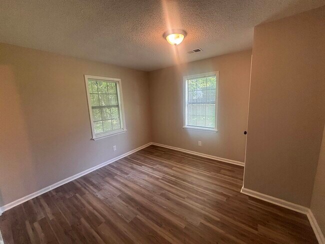 Building Photo - 2076 Goff Ave