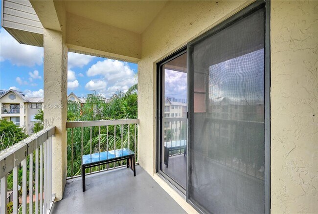 Building Photo - 8120 Geneva Ct