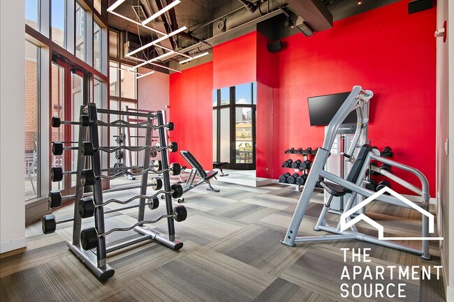 Building Photo - 353 N Desplaines St