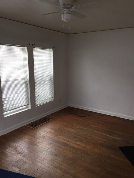 Building Photo - 1805 Glenbrook Dr